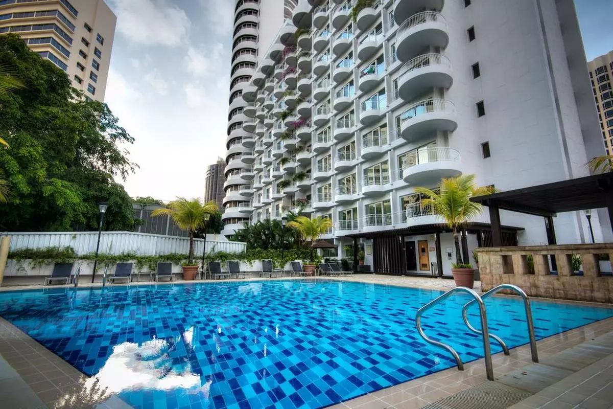 Copthorne King's Hotel outdoor pool (Copy).jpg